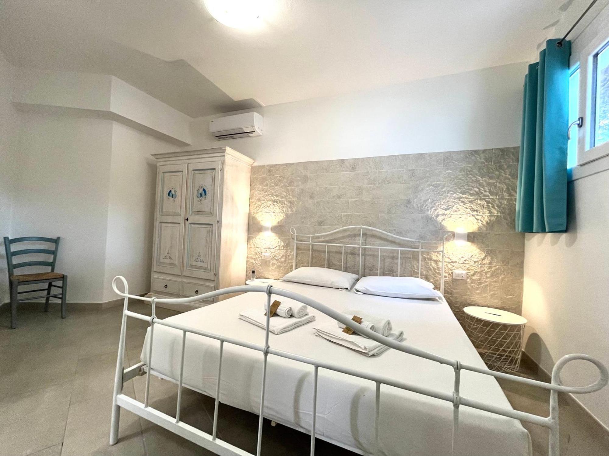 Angolo Mare Apartments & Rooms Porto Pino Zewnętrze zdjęcie